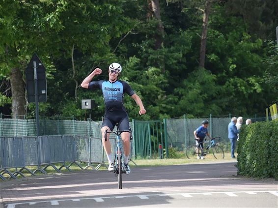 Wout Verbeek wint kermiskoers van Holheide - Hechtel-Eksel