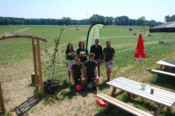Peer - Xander organiseert voetgolf