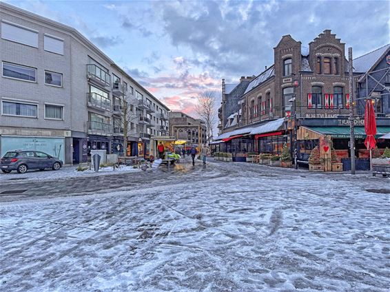 Pelt - Zaterdagmarkt in de sneeuw