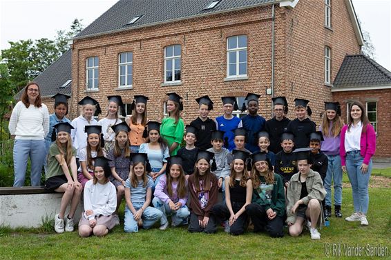 Zesdeklassers van SHLille nemen afscheid - Pelt