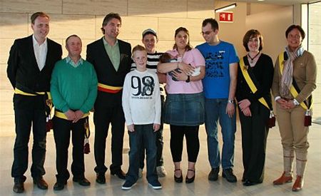 Zilveren spaarpot voor de 33.000ste inwoner - Lommel