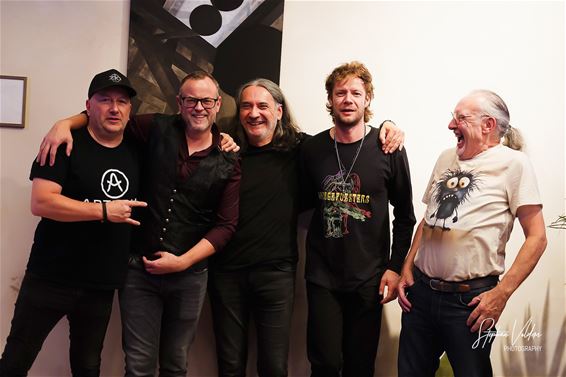 ZIO brengt nieuwe LP ‘In The Shadow’ - Beringen