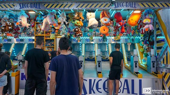 Zomers warm op de kermis in Kerkhoven - Lommel