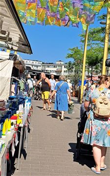 Zomerse drukte op zaterdagmarkt in Neerpelt - Pelt