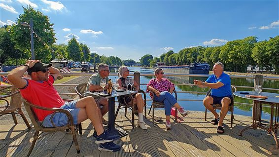 Zomerse sfeer aan het kanaal van Neerpelt - Pelt