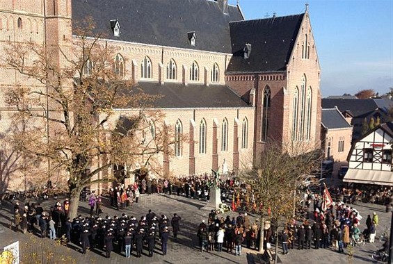 Zon voor de herdenking - Lommel