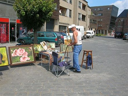 Zondagnamiddag op het Kerkplein - Lommel