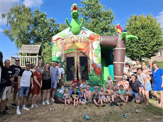 Zonnig buurtfeest in de Kruisboogstraat - Pelt