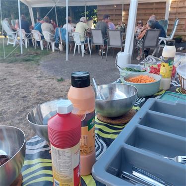Hamont-Achel - Zonnig buurtfeest in de Meester Saklaan