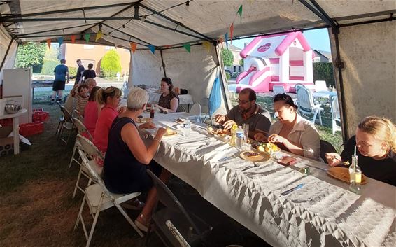 Zonnig buurtfeest in Meester Saklaan - Hamont-Achel