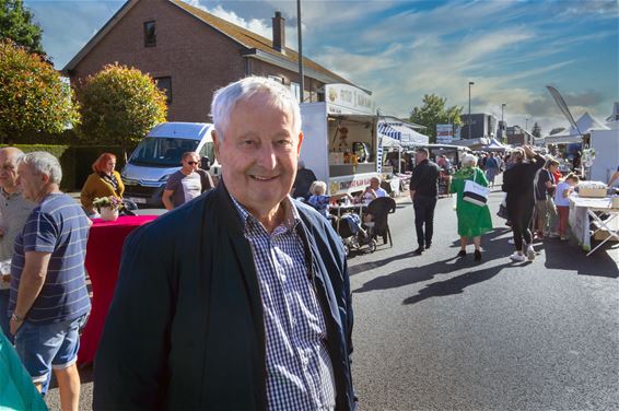 Zonnige avondmarkt in Leopoldlaan - Lommel