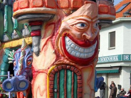 Zonnige carnavalstoet in Hechtel - Hechtel-Eksel