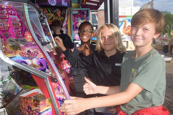 Zonnige én natte start voor kermis in Neerpelt - Pelt