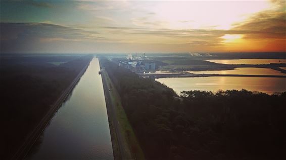 Zonsopgang aan het kanaal - Lommel