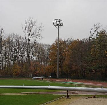 Zuinige LED-lampen boven sportpark Dommelhof - Pelt