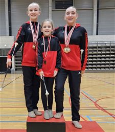 Zusjes Verheijden twirlingkampioen - Pelt