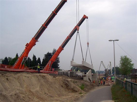 Zware hefkranen op Boseind - Neerpelt