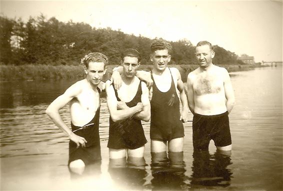 Zwemmen in het kanaal... héél vroeger - Lommel