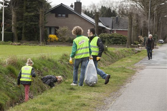 Zwerfvuil rapen voor de verenigingskas - Overpelt