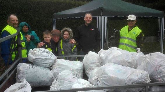 Zwerfvuil verzamelen in hondenweer - Neerpelt