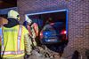 Lommel - Auto rijdt huis binnen