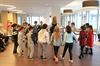 Beringen - Kinderen dansen in WZC Sporenpark