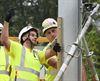 Lommel - Eerste paal voor elektrificatie geplaatst