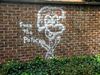 Hamont-Achel - Graffiti op muurtje achter stadhuis