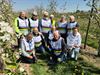 Peer - Okra fietst tussen de bloesems