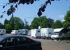 Hamont-Achel - Tientallen motorhomes op Michielsplein
