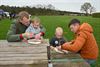 Lommel - Pannenkoeken smullen tijdens de Paastocht