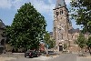 Overpelt - Linde voor de kerk wordt opgeknapt