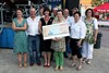 Overpelt - Vzw Palliovik gaf cheque aan Thuiszorg Leuven