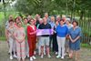 Lommel - Een cheque van 2.000 euro van het Festivalletje