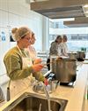 Peer - Leerlingen Agnetencollege koken soep