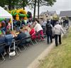 Oudsbergen - Aanschuiven aan een 70 meter lange ontbijttafel