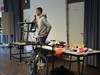 Lommel - Een koersfiets en een renner in de klas