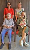 Pelt - Vijf generaties vrouwen op één foto