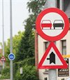 Overpelt - Minder palen in de straat