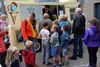 Neerpelt - IJsjes eten op het Koning Boudewijnplein