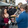 Neerpelt - Marktkramers trakteerden