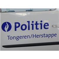 TONGEREN - Politie patrouilleert te paard.