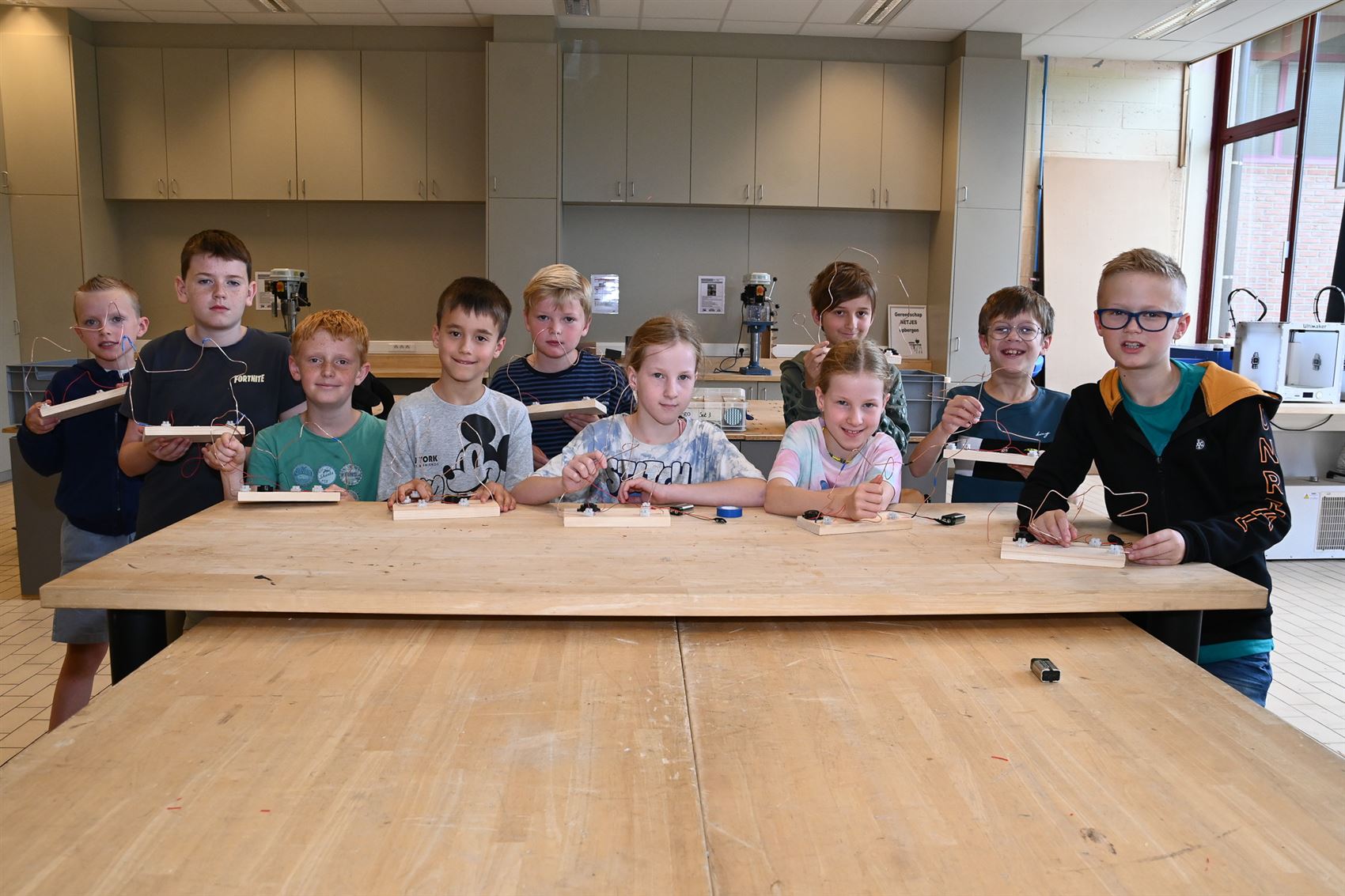DIY Trilling Spel en Bureau Auto: Een Spannend Project voor Jong en Oud!