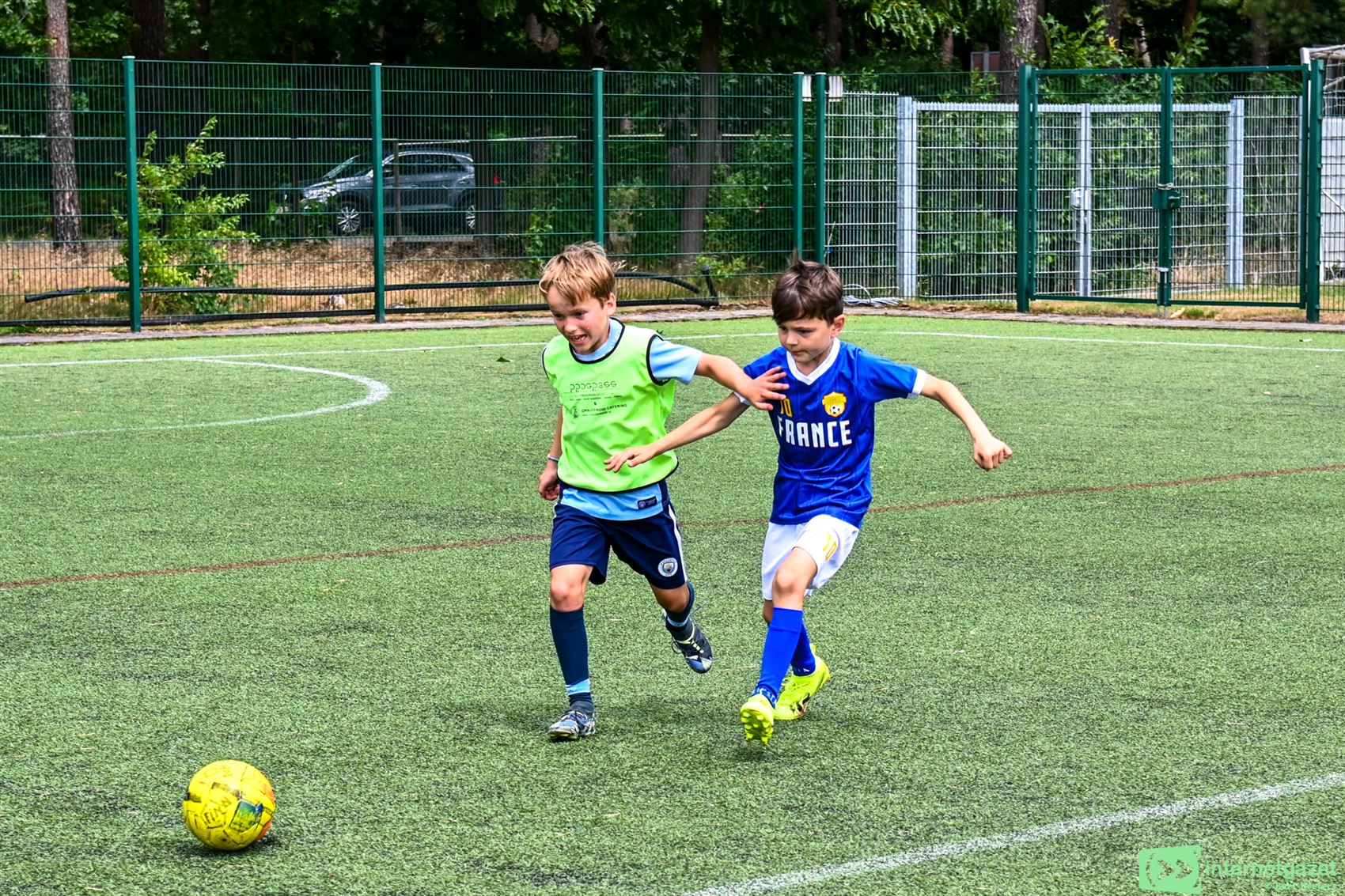 Voetbalplezier voor Jongeren: Bekijk de Hoogtepunten van het Zomers Voetbalkamp van Progress Sport!