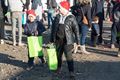 Beringenaren brengen kerst in vluchtelingenkamp