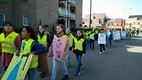 Kinderen wandelen door straten voor Wereldwaterdag