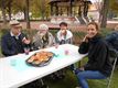 Ocura picknickt op Kioskplein