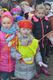 De Sint groet kinderen Hand in Hand