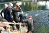 De triatlon is begonnen