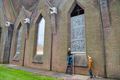 Grote glasramen terug in de kerk